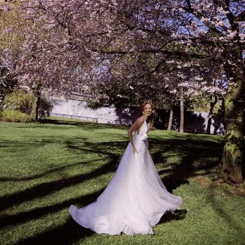 Glamorous V Neck A Line Wedding Dress Sleeveless Tulle Cheap Summer Beach Bridal Gowns with Big Bow Custom Made