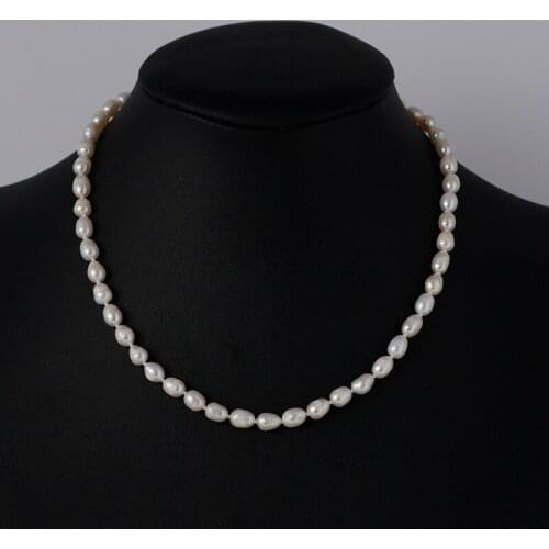 Elegant temperament light luxury high natural pearl French lady style short love necklace girl gift