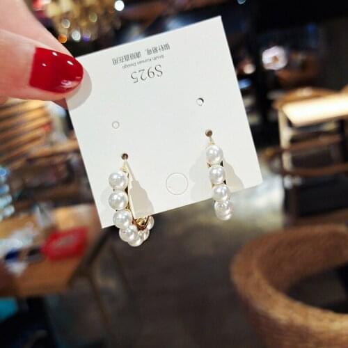 Womensnew Fashion C-shaped Pearl Earrings