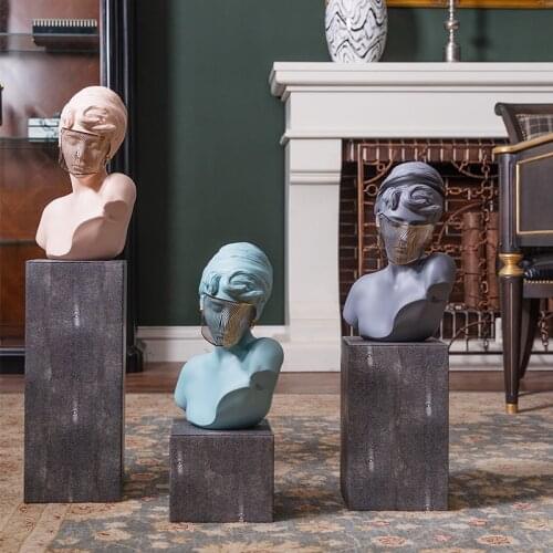 Modern Venus Goddess Wearing Gold Metal Mask Statue Resin Craft Art Portrait Sculpture Decor Home Furnishing Ornament Of A House