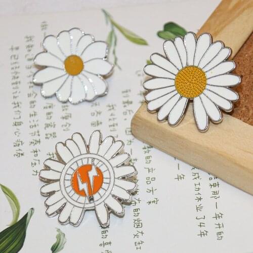 1 design metal cartoon color animation pin cute little daisy color Daisy combination pin brooch womens Lapel Pin Badge js10