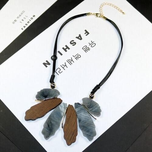 Ydgy2019 autumn new European and American exaggerated atmospheric resin special shaped chicken wing wood short necklace womens