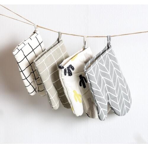 Microwave oven special heat insulation and anti-scalding thickened gloves, high temperature oven, kitchen baking tools