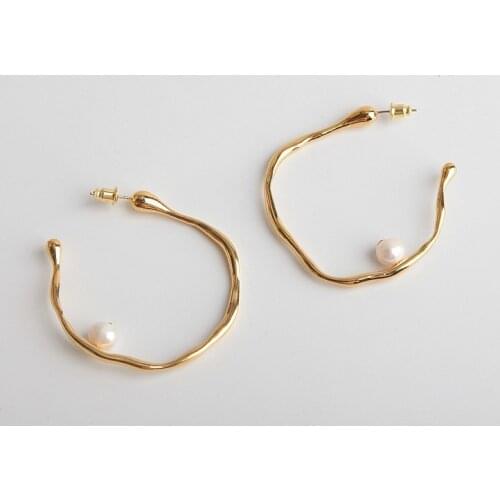 European and American fashion jewelry freshwater pearl geometric U-shaped earrings large circle geometric U-shaped earrings