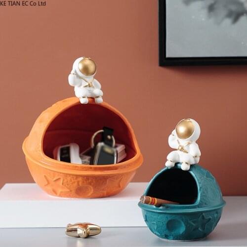 Creative Ceramic Astronaut Ashtray Anti-flying Smoke Creative Color Living Room Decoration Astronaut Ashtray for Boyfriend Gifts