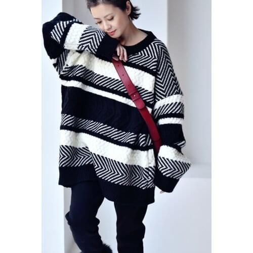 MICOCO M1217C Simple texture black and white stripes stripe Loose and lazy Thickening Round neck sweaters