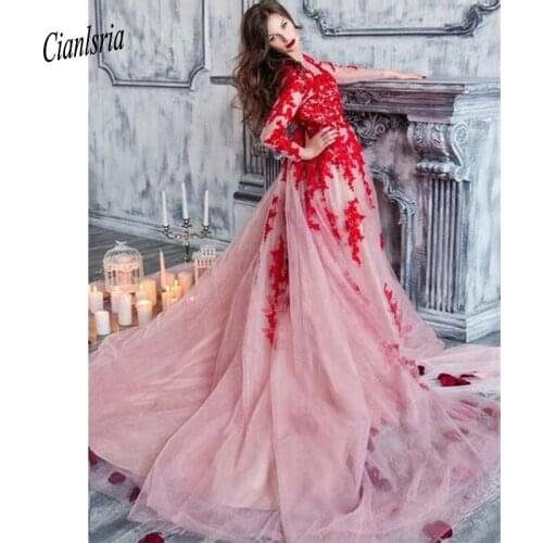 Eye-catching Scoop Lace Appliques Red Wedding Dress Long Sleeved Open Low V Back Red Bridal Gown vestidos de novia