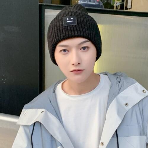 Fashion smiley cloth label hat women casual knitted hat men outdoor cotton thick winter hat warm solid color simple beanie hat