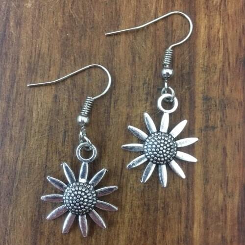Trendy cute earrings ladies cute daisy flower ladies fashionable girly earrings are the best gifts for friends