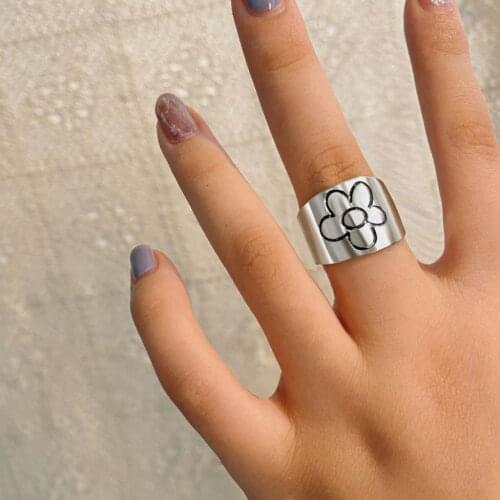 Korean Style Flower Rings for Women Punk Trendy Vintage Plum Blossom Ring Small Daisy Flower Rings Party Couple Rings