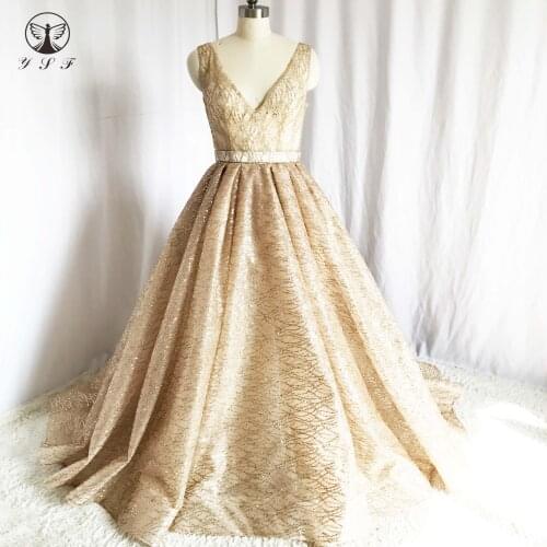 2020 Best Selling Gold Plunging V Neck Bling Bling Sleeveless Pleated Ball Gown Floor Length Prom Dresses