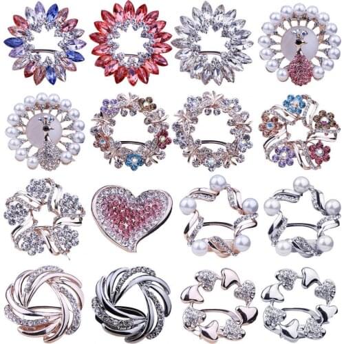 Multi-color Scarf Buckle Clip Crystal Scarf Holder Brooch Clips Metal Brooches for Women Scarves Buckle Holder Brooches Jewelry