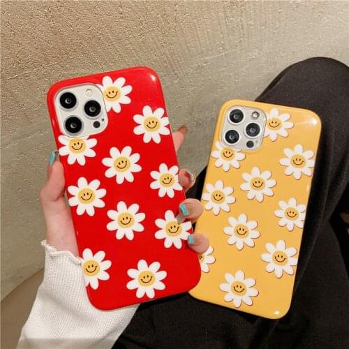 Cute Cartoon Daisy Smile Flower Phone Case For iPhone 11 12 Pro Max XR 7 XS X SE20 8 Plus Candy Color Soft Silicone Cover Fundas