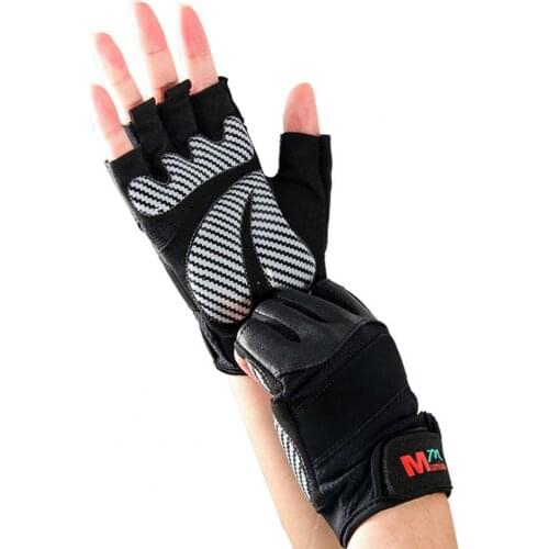 A pair of gloves soft training gloves to increase friction, artificial wool fastener tape design non-slip sports training gloves