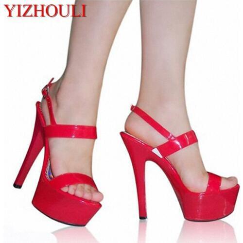 The 15 cm tall star sexy model catwalk shows the plus-size shoes, the banquet pole dancing sandals