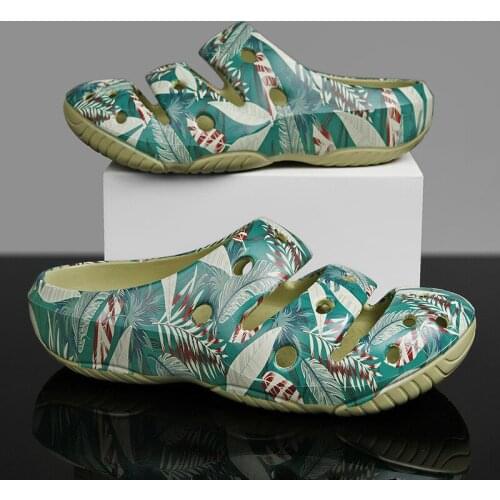 Crocks Sandals Hole Shoes Slippers Men and Women Summer Camouflage printing Air Cushion Beach Flat Garden Shoes Couple