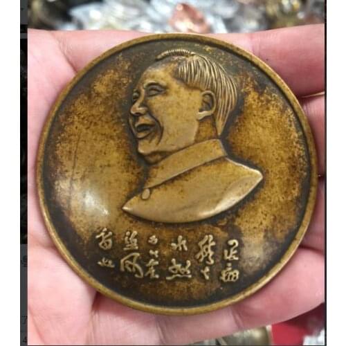 It was the 120th Anniversary bronze ornaments of metal crafts chapter Chairman Mao memorial memorial selling retro elderly gene