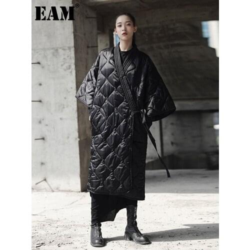[EAM] 2021 New Spring Autumn V-collar Three-quarter Sleeve Solid Color Bandage Cotton-padded Big Size Coat Women Fashion JD18601