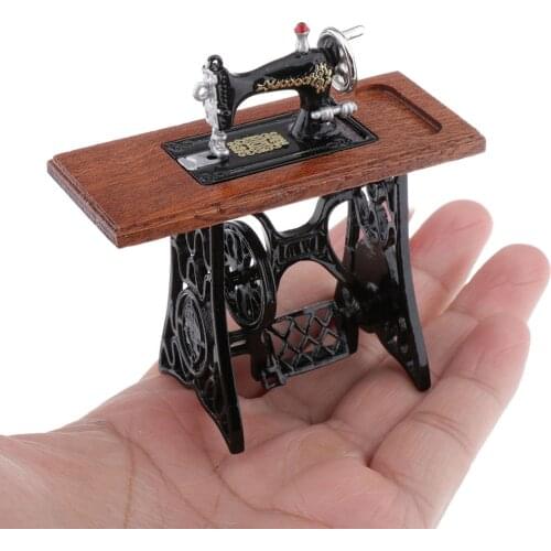 1:12 Dollhouse Miniature Furniture Metal Sewing Machine With Scissors Cloth
