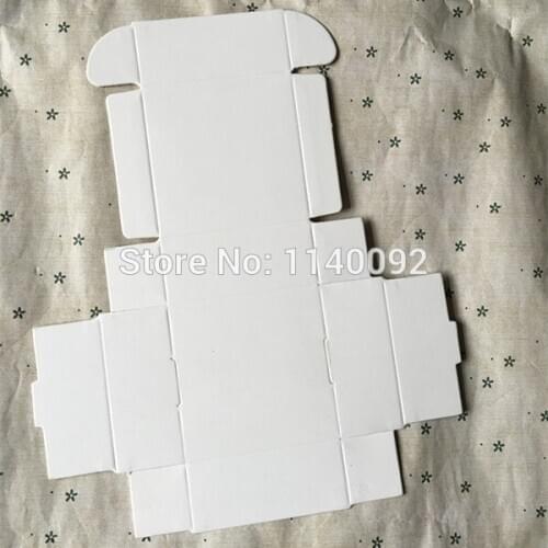 Free shipping 30pcs a lot 6.4x6.4x2.8cm white paper casket/candy case/packing box/top grade gift case/useful snack case