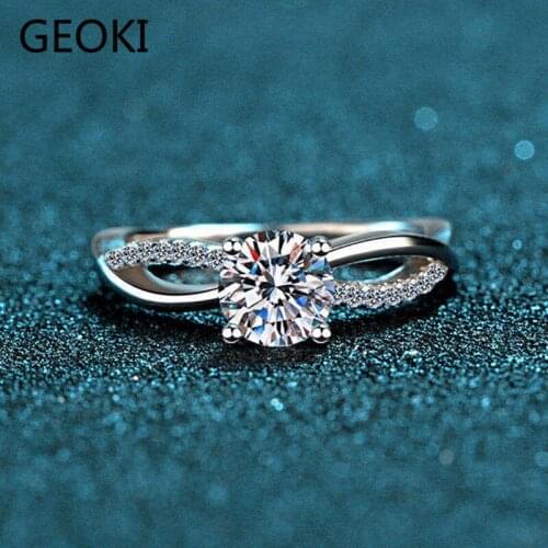 Geoki Passed Diamond Test 925 Sterling Silver Perfect 0.8 ct D Color Moissanite Love Ring for Female Anniversary Party Jewelry