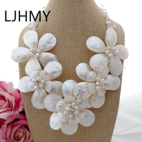 LJHMY 18" White Pearl Shell Flower Statement Necklace Women Wedding Party Necklace Gift Initial Necklace Boho