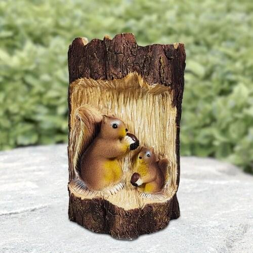 Squirrel Stump Solar Statue Resin Ornament Yard LED Light Sculpture Figurine Garden Decor for Pathway Wildlife Yard