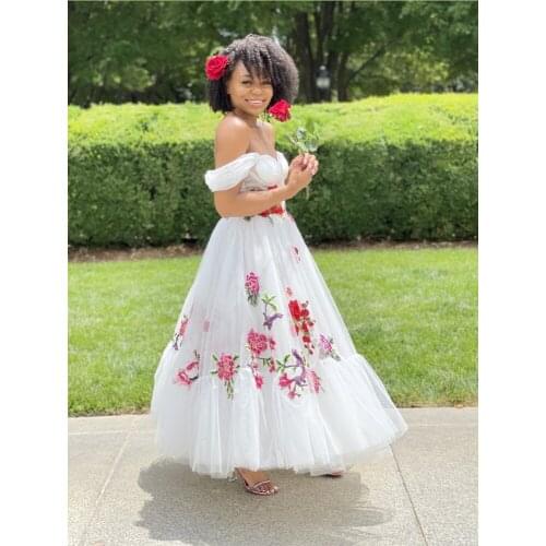 Delicate Embroidered Long Off Shoulder White Evening Gowns Womens Summer Drwesses Custom Made Formal Dress Party Gown