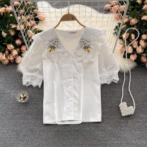 Lace wavy side doll collar heavy embroidery ladies shirt 2021 new summer all-match age-reducing puff sleeve top women 2021