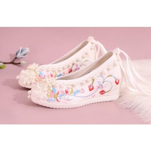 Ancient shoes shoes Womens costume beaded embroidered shoes in winter, elegant and bright costume shoes
