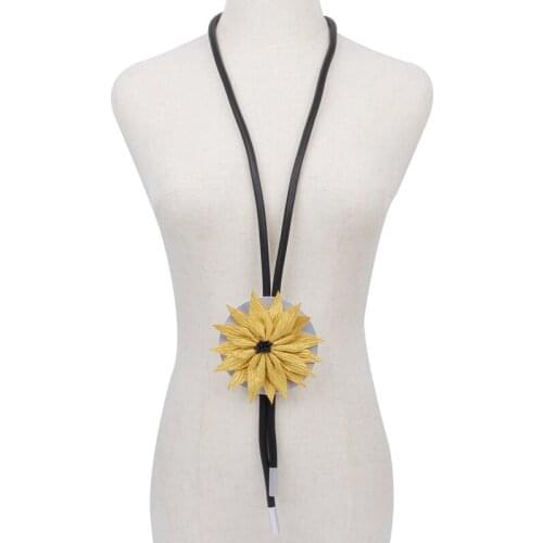 Stylish Big Sunflower Pendant Necklace For Women Gothic Thick Rubber Chain Necklace Body Decoration Exquisite Jewelry Mom Gifts