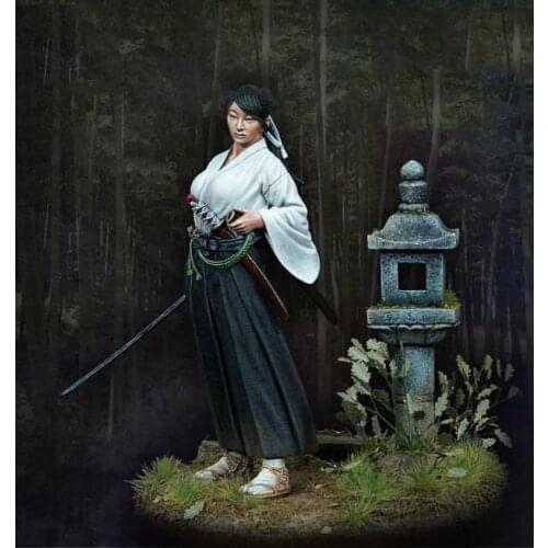 New Unassembled 1/18 90MM ancient woman warrior （WITH BIG BASE ） Resin Figure Unpainted Model Kit