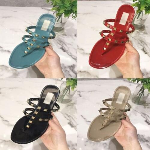 2020 Summer Luxury Rivet Flat Shoes Women Jelly Slippers Brand Designer Round Toe Ladies New Stylus Beach Sandals Slides Shoes