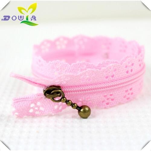 High grade nylon pink lace, lace, zipper, smooth and non explosive tooth, 3#20cm