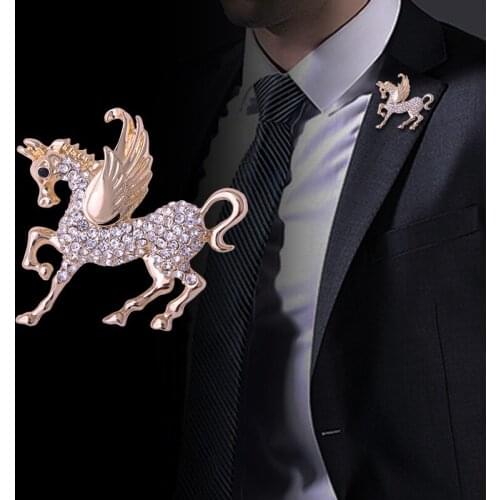 New Fashion Rhinestone Crystal Pegasus Brooch Pin Metal Animal Horse Lapel Pins Mens Suit Badge Luxulry Jewelry Accessories