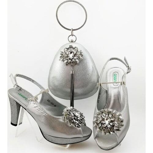Women Shoes and Bag Set In Italy Gold Color Italian design shoes and bags to match Decorated with Rhinestone Nigerian Wedding