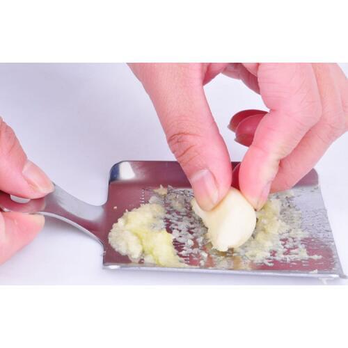 1PC garlic press grinding slicer mincer metal novelty kitchen accessories ginger crusher chopper cutter KX 310