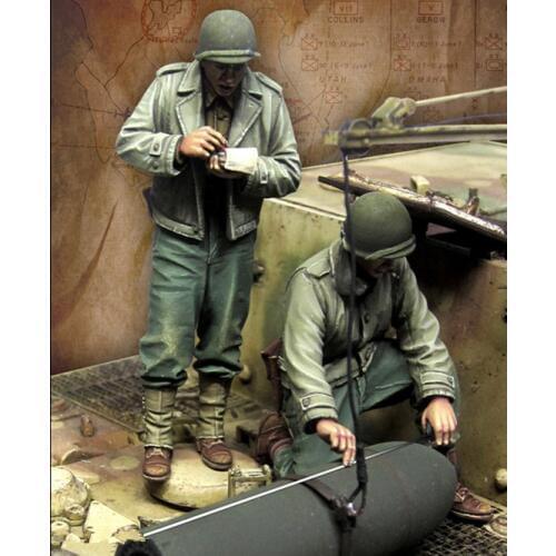 1/35 Resin Figure Model Kit Unassambled Unpainted//E152 (2 figures NO TANK)