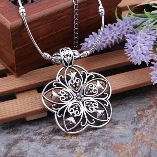 2017 Statement Vintage Jewelry Necklaces Carved Hollow Flowers Pendants Necklaces Sweater Chain For Women Jewelry