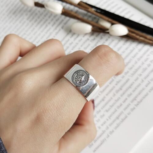 Personalized Antique 925 Sterling Silver Vinatge Retro Elizabeth Queen Crown Portrait Emboss Medal Coin Women Chic Daily Rings