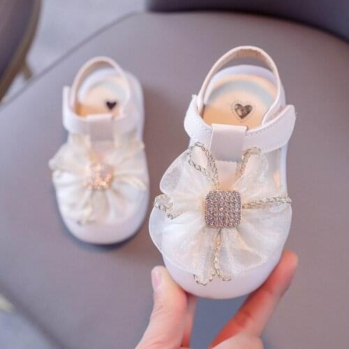Childrens Anti-kick Princess Shoes Girls Beach Shoes 2021 Summer New Little Girls Rhinestone Bow Fashion Sandals for Wedding