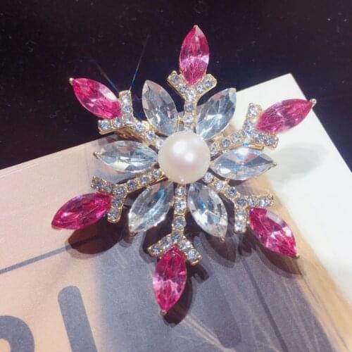 Alloy natural freshwater pearl brooch snowflake brooch brooch to send gifts finished wholesale accessories