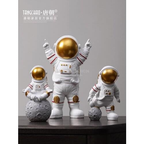 Resin Creative Astronaut Sculpture Figurine Store Craft Desk Small Ornaments Modern Birthday Gift Cartoon Home Decor Figurines