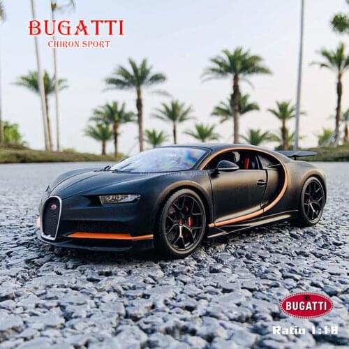 Bburago 1:18 The New Bugatti Divo Chiron simulation Alloy Retro Car Model Classic Car Model Car Decoration Collection gift
