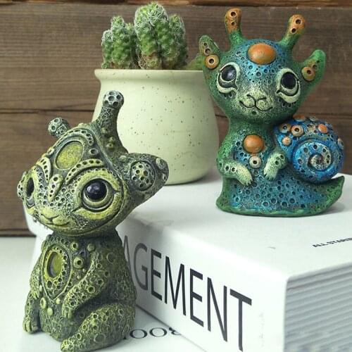 Cross-border Hot Modern Cartoon Game Character Resin Small Ornaments Garden Figurine Crafts Alien Home Decore Desktop Bookcase