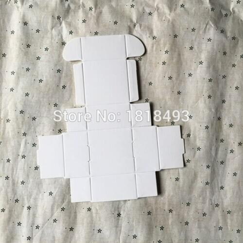 Free shipping 30pcs a lot 5.8x5.8x3.2cm white paper casket/candy case/packing box/top grade gift case/useful snack case