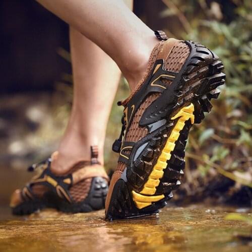 Shu Embroidery Trekking Boots