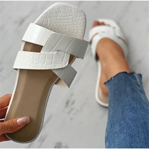 2021Women Summer Cut Out Ladies Sandals Ladies Luxury Brand Sandals Good Quality Flat Shoe Candy Color Outdoor Holiday Slides