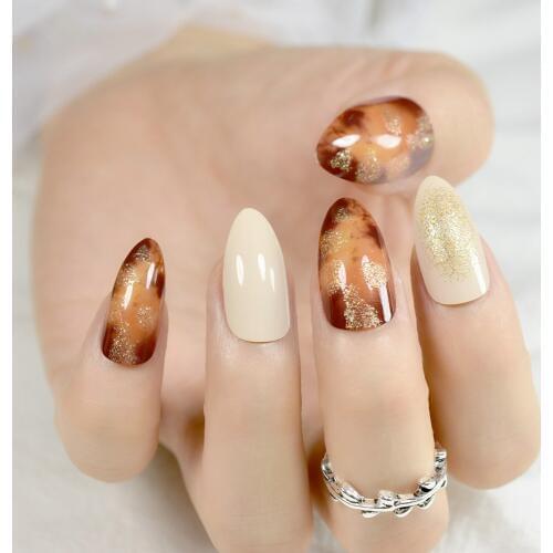 24pcs Brown Marble Pattern Design False Artificial Nails Beige Sharp Stiletto Golden Glitter Lady Wears Fake Nail Tips Z801