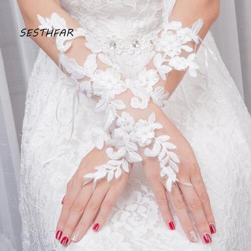 Wedding Gloves Ivory Lace for Bride Cheap Beads Fingerless Bridal Gloves Women Accessoire ST019